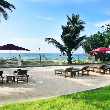 Akurala Beach Boutique Resort エクステリア 写真