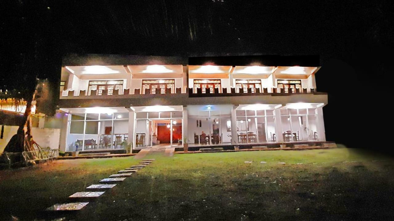 Akurala Beach Boutique Resort エクステリア 写真