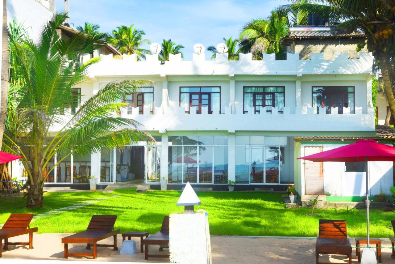 Akurala Beach Boutique Resort エクステリア 写真