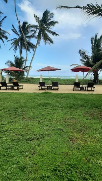 Akurala Beach Boutique Resort エクステリア 写真