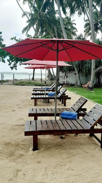 Akurala Beach Boutique Resort エクステリア 写真