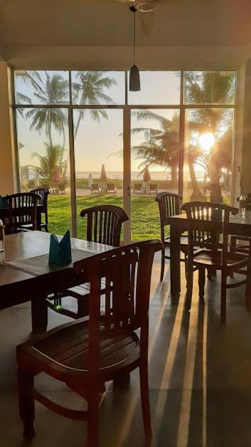 Akurala Beach Boutique Resort エクステリア 写真