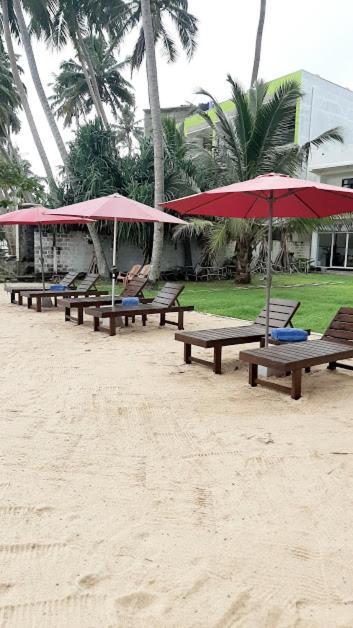 Akurala Beach Boutique Resort エクステリア 写真