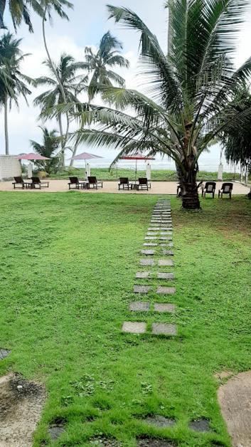 Akurala Beach Boutique Resort エクステリア 写真