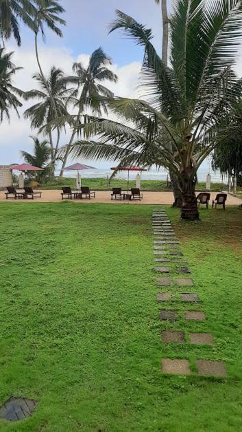 Akurala Beach Boutique Resort エクステリア 写真