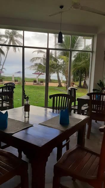 Akurala Beach Boutique Resort エクステリア 写真