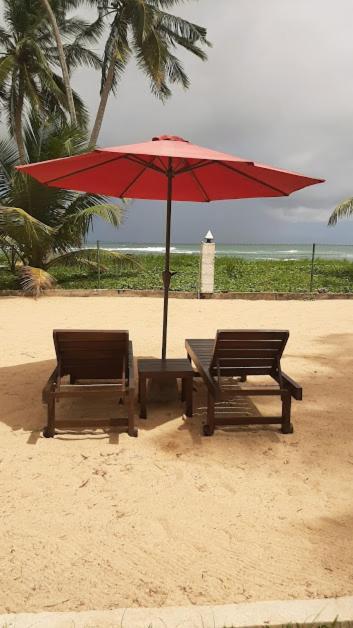 Akurala Beach Boutique Resort エクステリア 写真